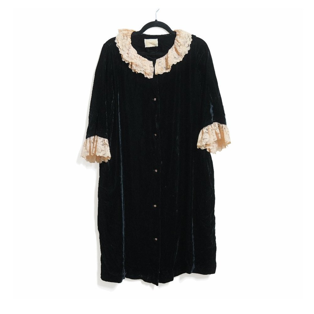 marilyn new york 1950s/60s black velvet robe w chantilly lace collar & cuffs